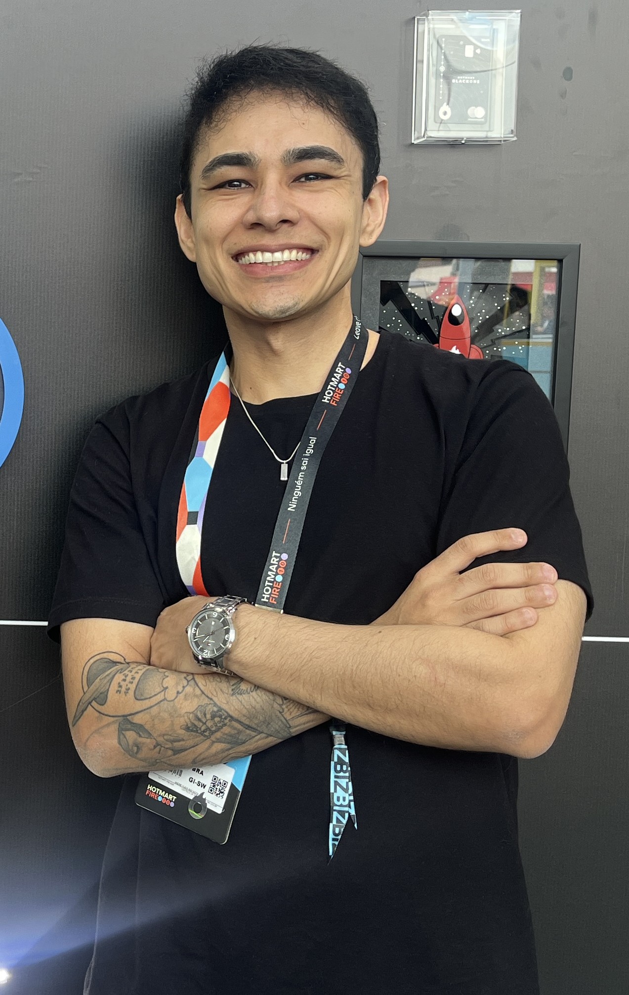 Andre Yukio sonriendo durante un evento